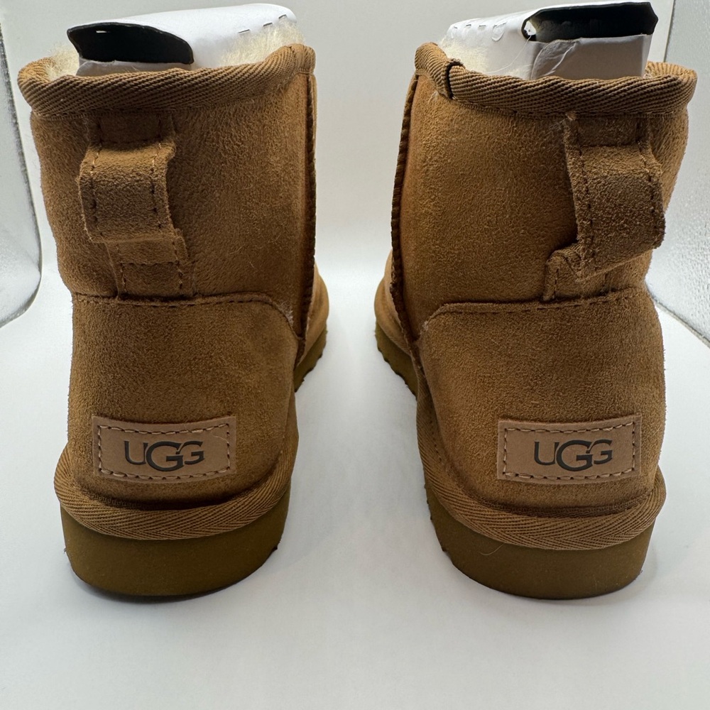 NIB UGG Classic Mini II Boots Chestnut Size 7 - Picture 3 of 7